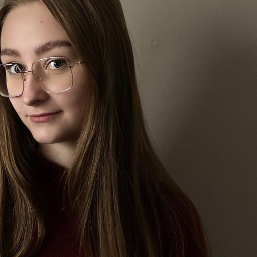 ErlindaKisch fingering ass image