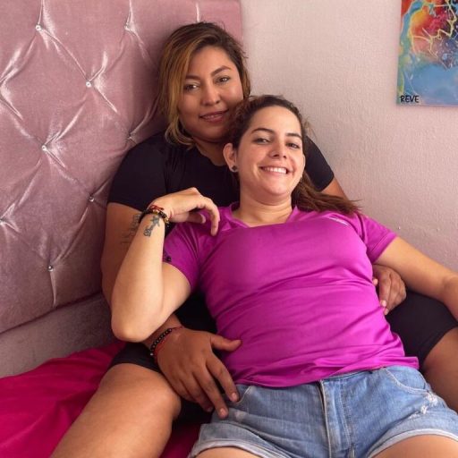 EstefaniYCamila show fingering image