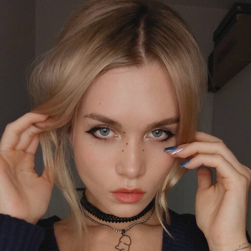 EstheRine recorded live image