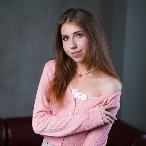 EvaAkins online shows image
