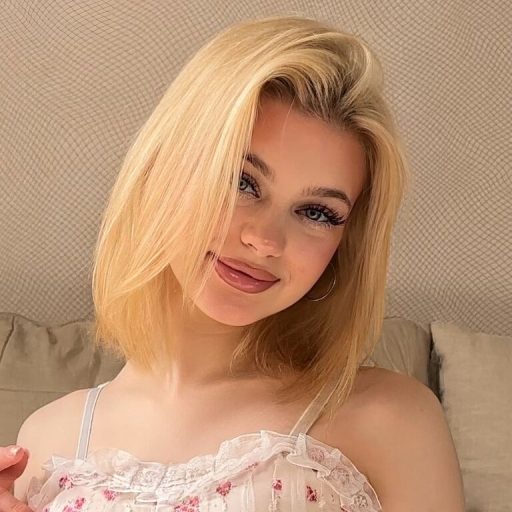 EvelineMadeline show fingering image