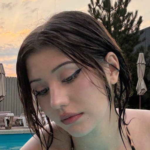 EvelineVluv hd nude image