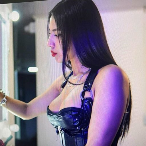 EveynDurret show fingering image