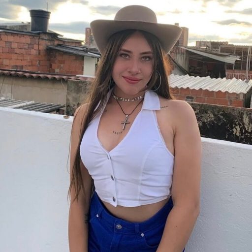 GabiAnne online shows image