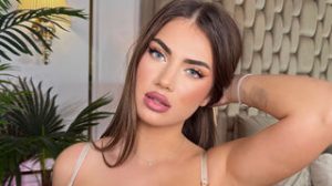GiaValentines pussy show image