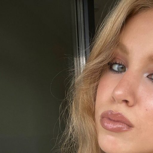 GinetteHartzheim online shows image