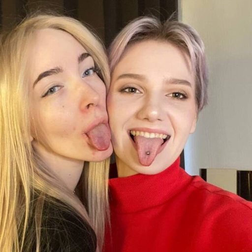 GladysAndDarel recorded live image