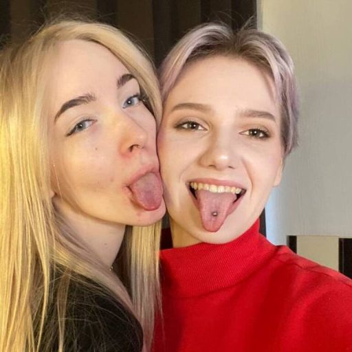 GladysAndDarel recorded live image