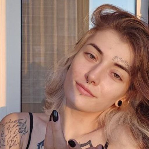 GoldenLips naked porn image