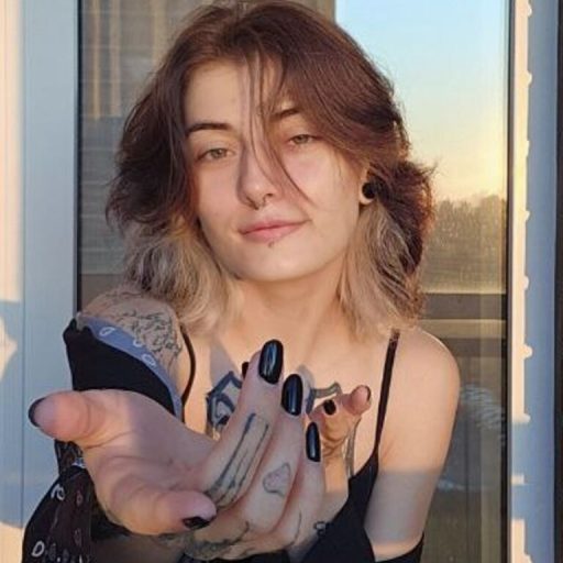 GoldenLips naked porn image