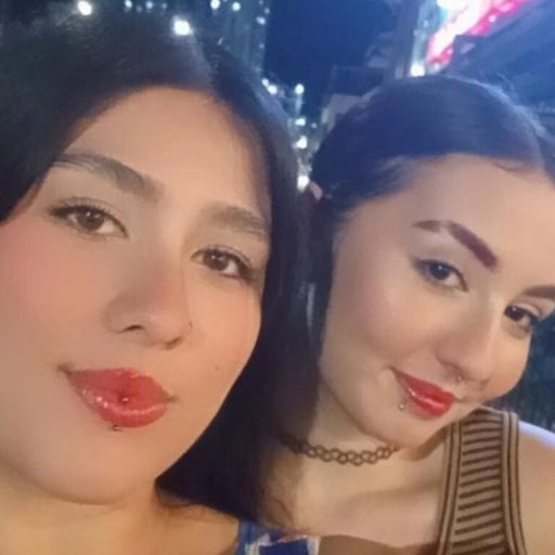 HannaAndCherry webcam free image