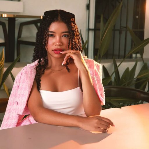 HaydenBaezz show fingering image