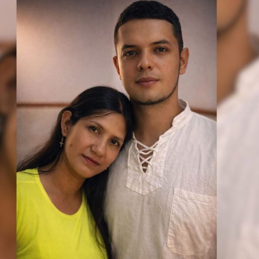 HelenAndJake live video image