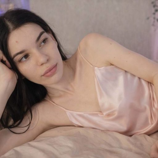 HilaryFabin cam naked image