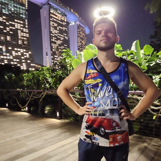 HuggerJohnson cam naked image