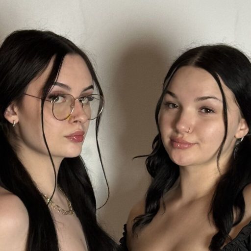 IrisAndLily live video image