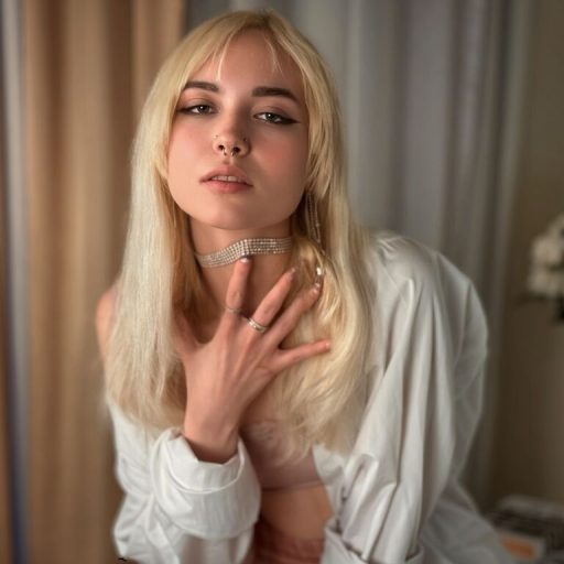 IrisIvory naked porn image