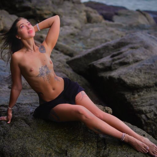 IskrinaCold hd nude image