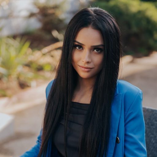 IuliaLoana cam naked image