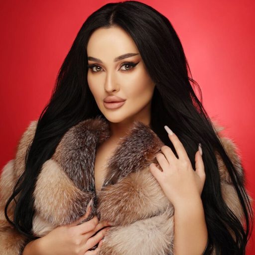 IvonaHills naked porn image