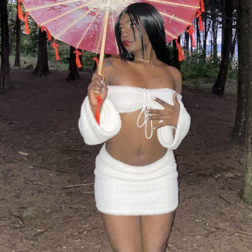 IzizMiller online shows image