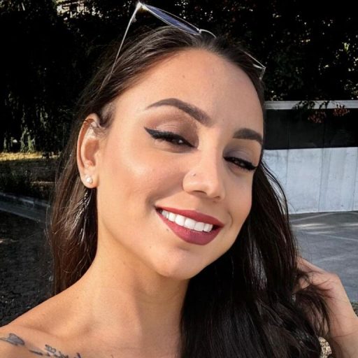JeniferHilton show fingering image
