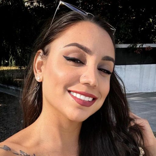 JeniferHilton show fingering image