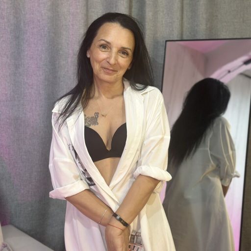 JennieRichards online shows image