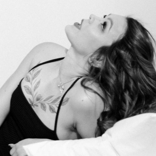 JerryHall strip amateur image