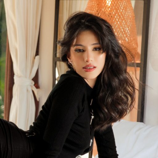 JohanaPiero amateur lush image