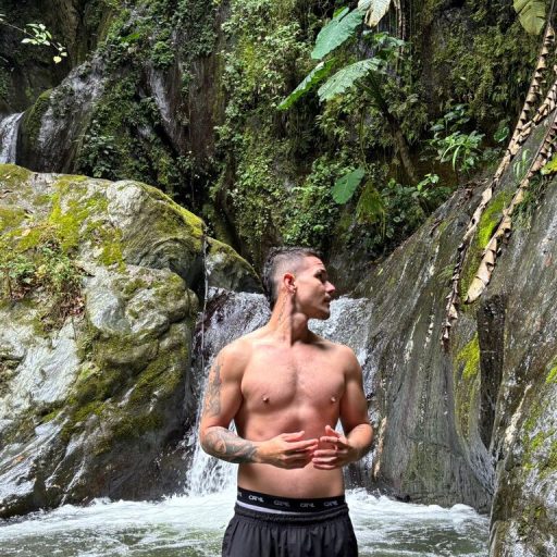 JonnyLorenz show fingering image