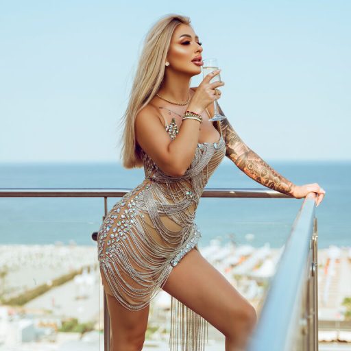 JuliaNoir live video image