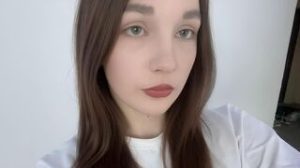 JulieShuliack cam naked image