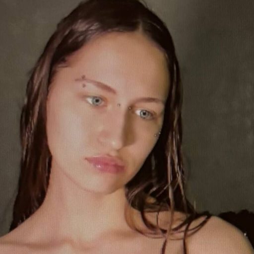 JulieWonder pussy show image