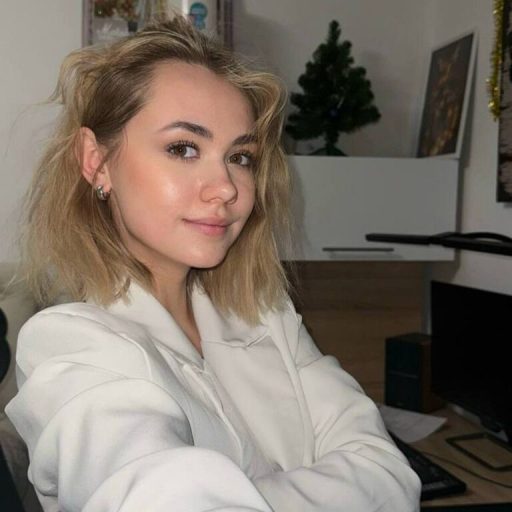 KailaPeroni fingering ass image