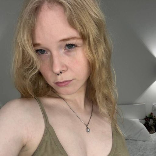 KamiMellema fingering ass image