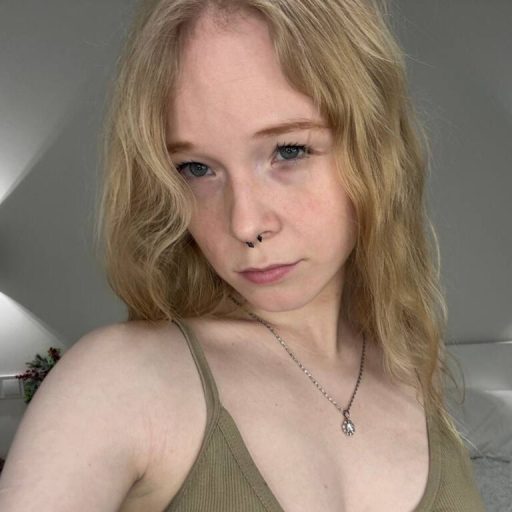 KamiMellema fingering ass image