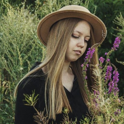 KarenLowe pussy show image