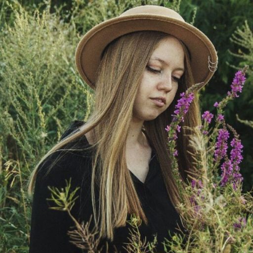 KarenLowe pussy show image