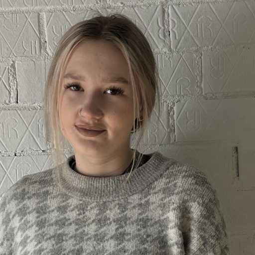 KarynMcguire online shows image