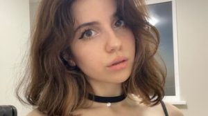 KatieDarke online shows image
