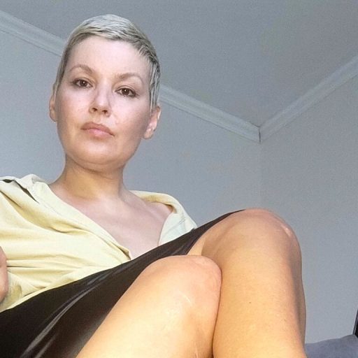 KatrinaOlissen recorded live image