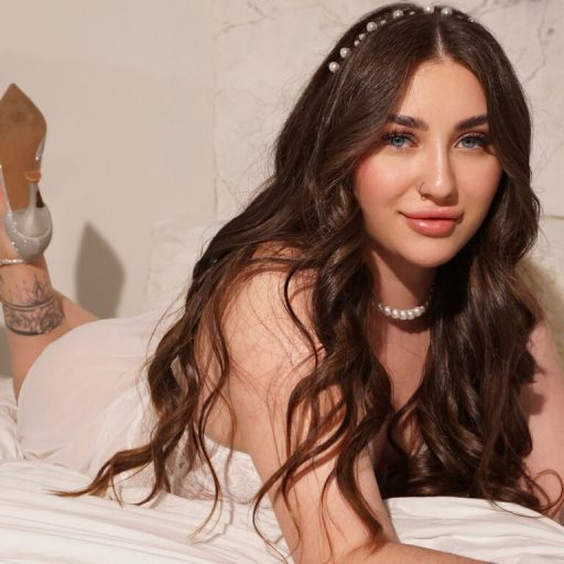 KeiraHarts strip amateur image