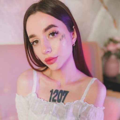 KimLyn shows recorded image