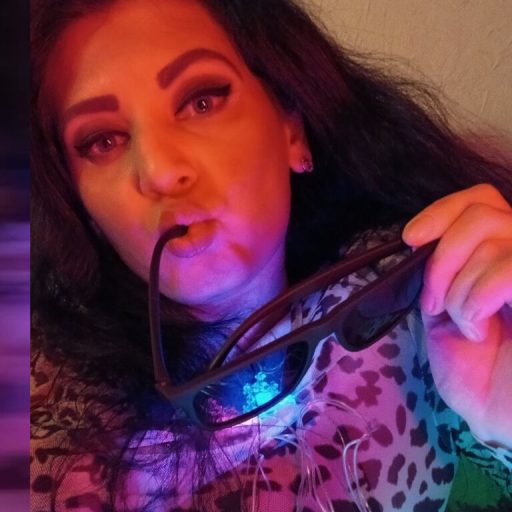 KiraHoloway live video image