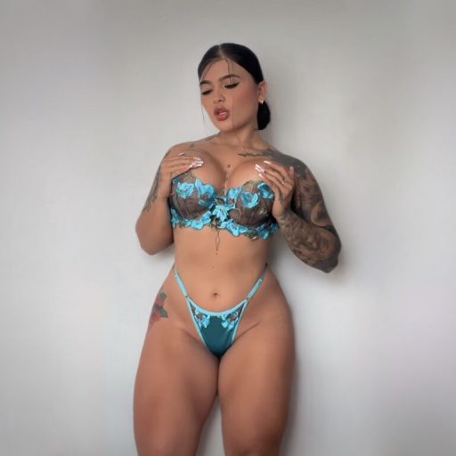 KloeBkett cam naked image