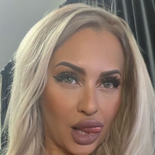 KylieBlondy live video image
