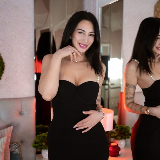 KylieMaddox fingering ass image