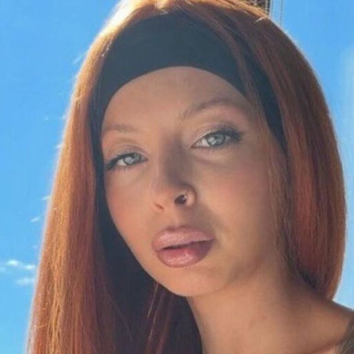 LanaReals strip amateur image