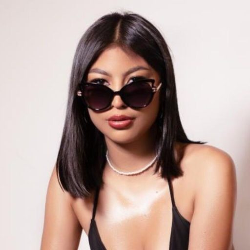 LannaKahne show fingering image